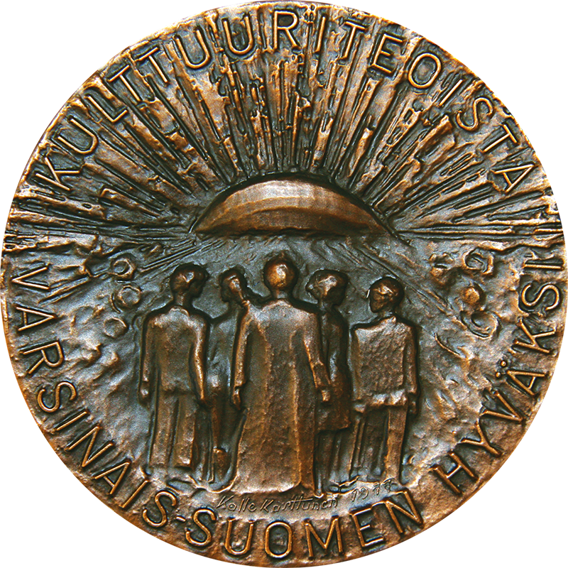 Pyöreä pronssinen mitali, jossa ihmisjoukko seisoo katsoen kohti nousevaa aurinkoa. Reunoilla teksti Kulttuuriteoista Varsinais-Suomen hyväksi.