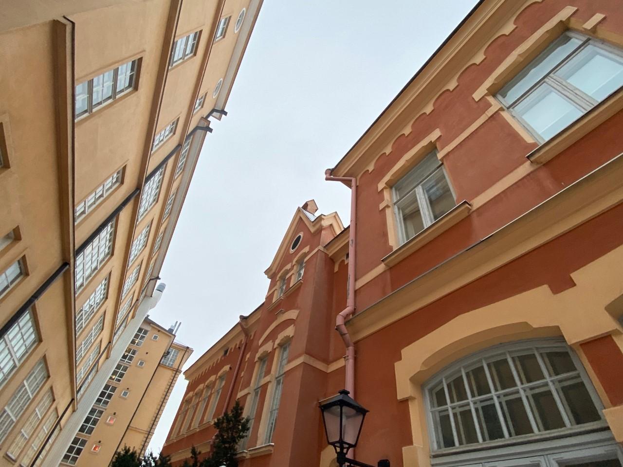 Kuva Taiteen talon sisäpihan rakennuksista.